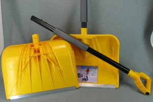 Высокопрочные пластиковые лопаты для работы с противогололедными реагентами